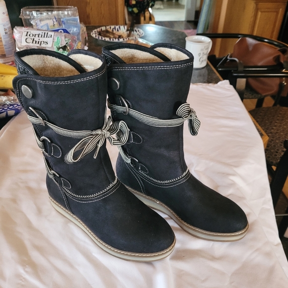 Woman's Boot - Picture 3 of 7